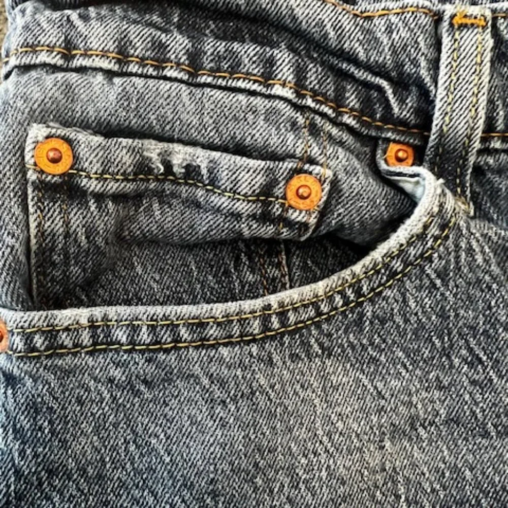 Levi's 541 Athletic Taper jeans designed for athletic builds‎ cotton denim 31x32